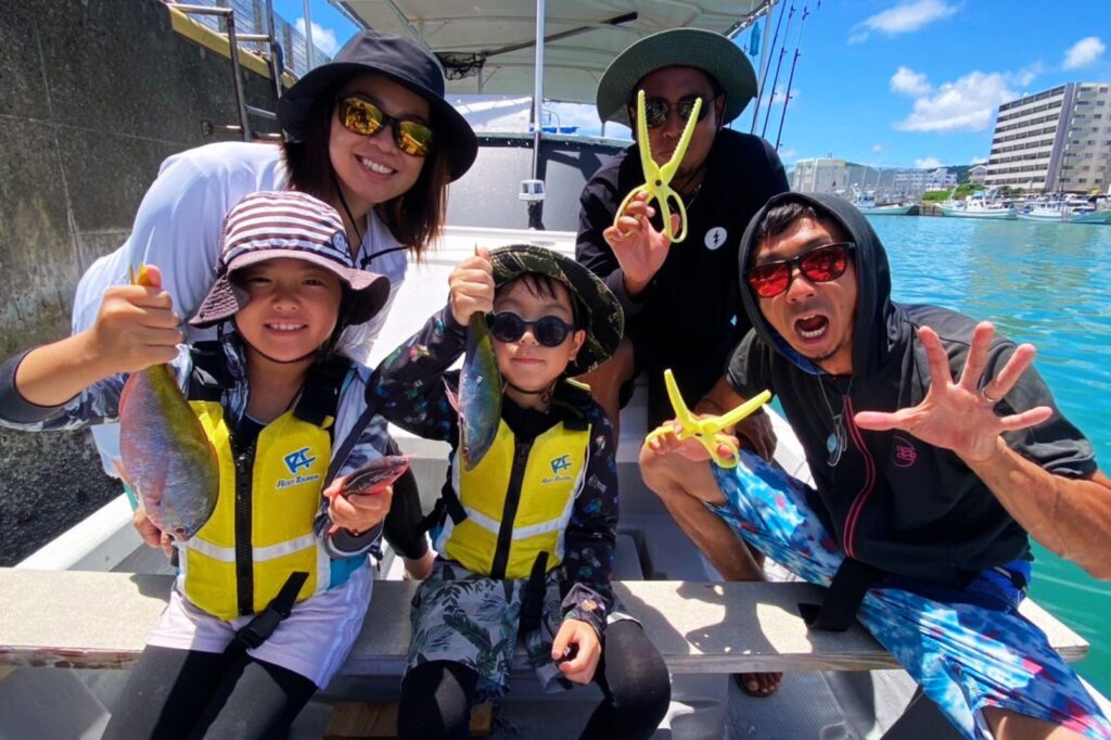 石垣島で釣りする家族