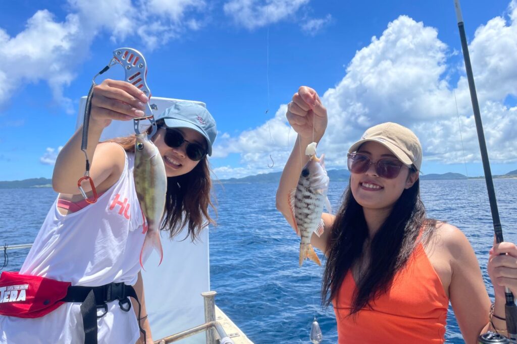 石垣島で釣りする女子2人組